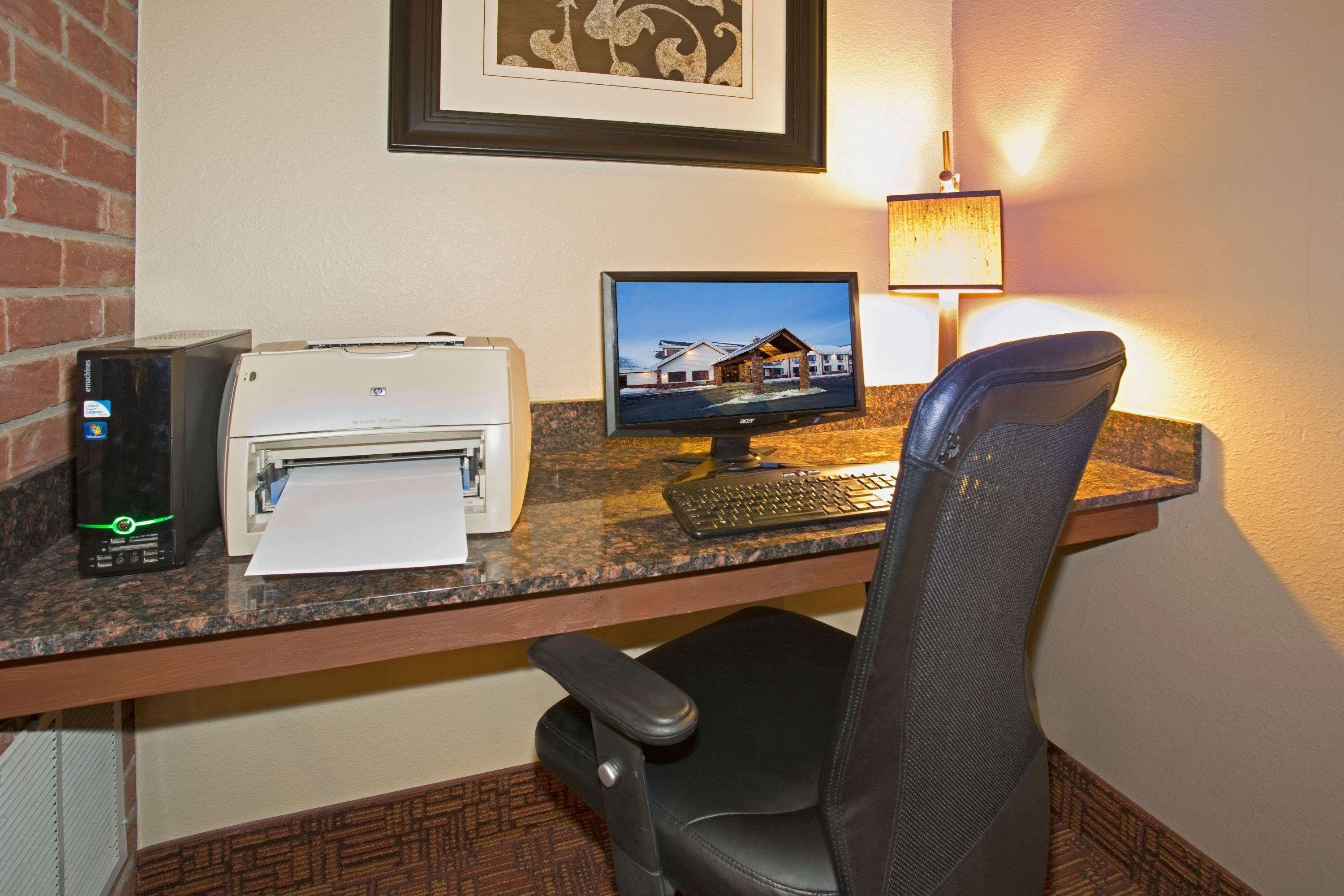 Americinn By Wyndham New London Exterior photo