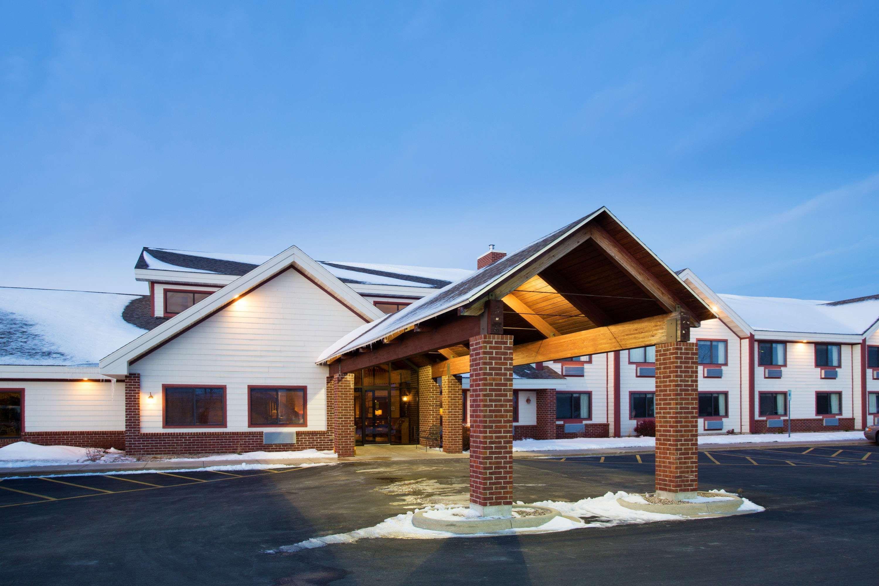 Americinn By Wyndham New London Exterior photo
