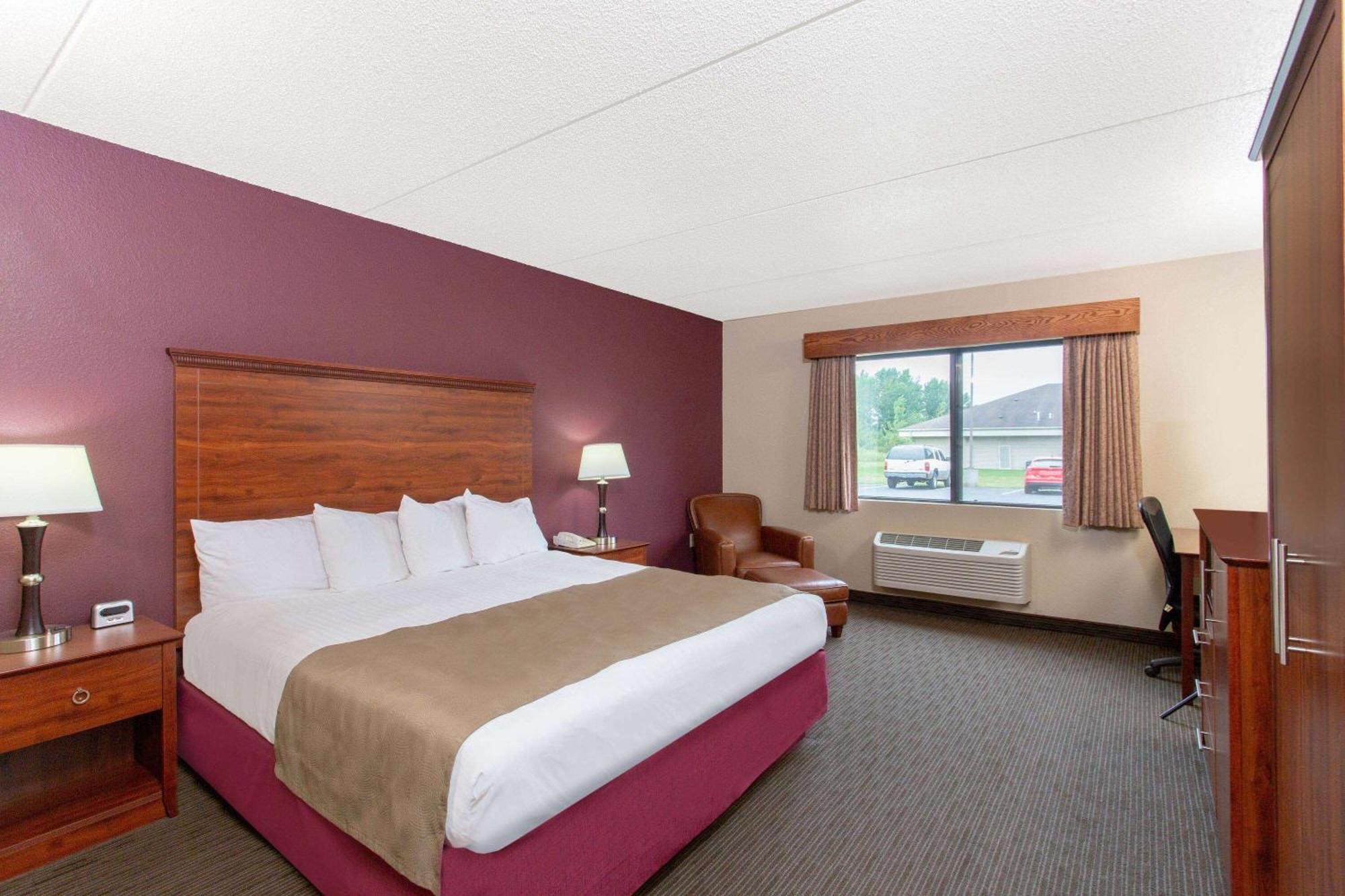 Americinn By Wyndham New London Exterior photo